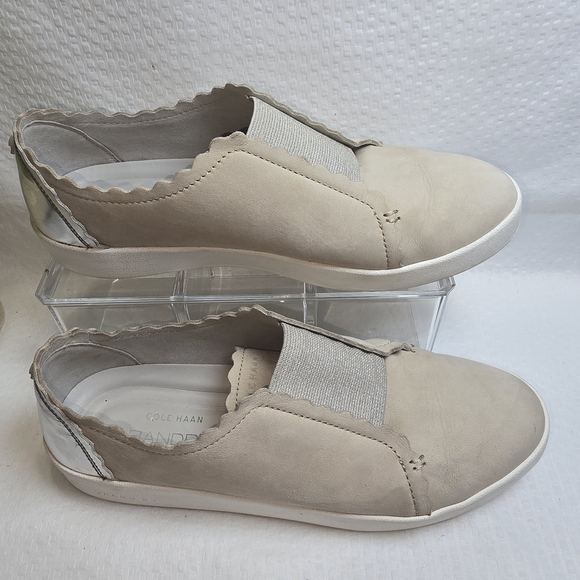 COLE HAAN GRANDPRO SPECTATOR SCALLOPED SLIP ON SNEAKER WOMENS SIZE 8 EUC - Picture 4 of 9